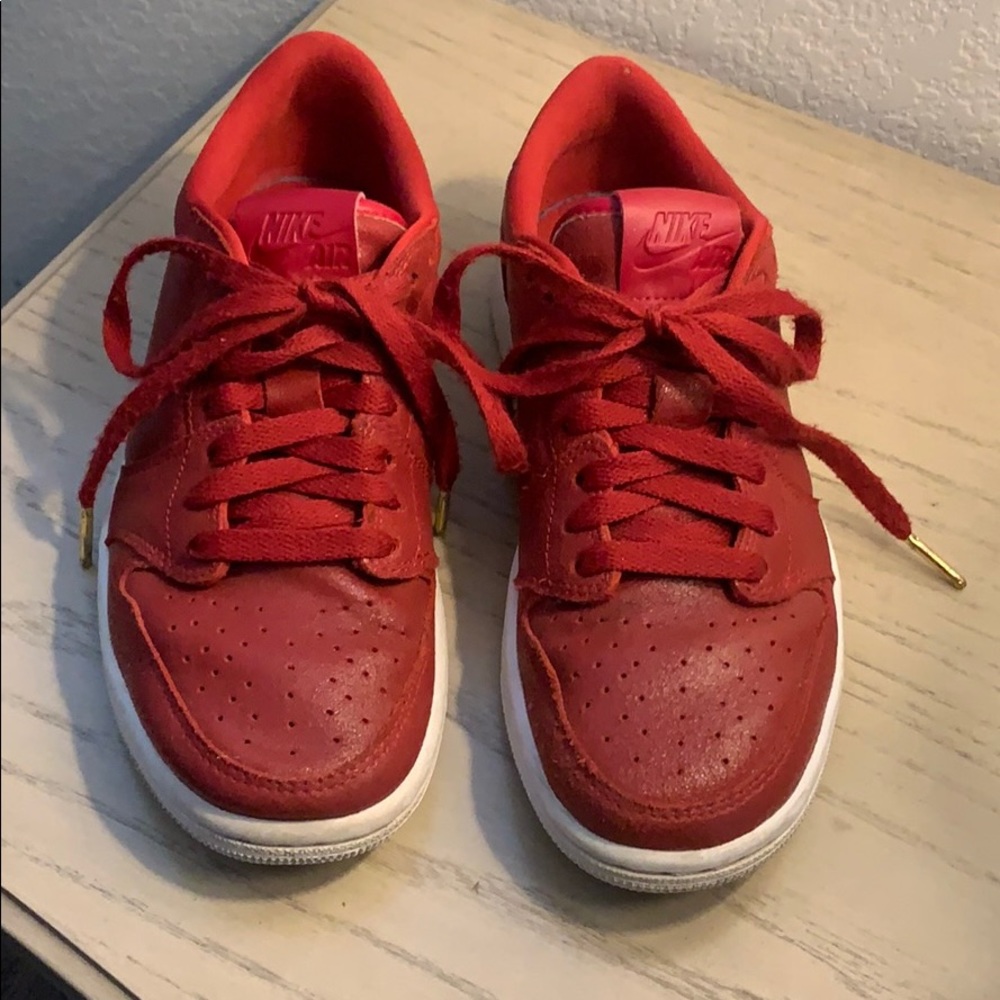Nikes Air Jordan size 7 leather sneaker $60